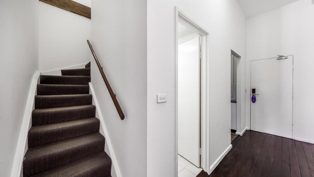 Oaks Sydney Goldsbrough Suites Image 6